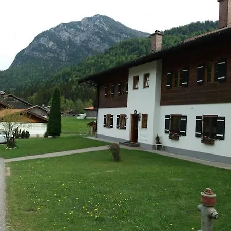 In Den Bayerischen Alpen, Fuer Naturliebhaber Schneizlreuth